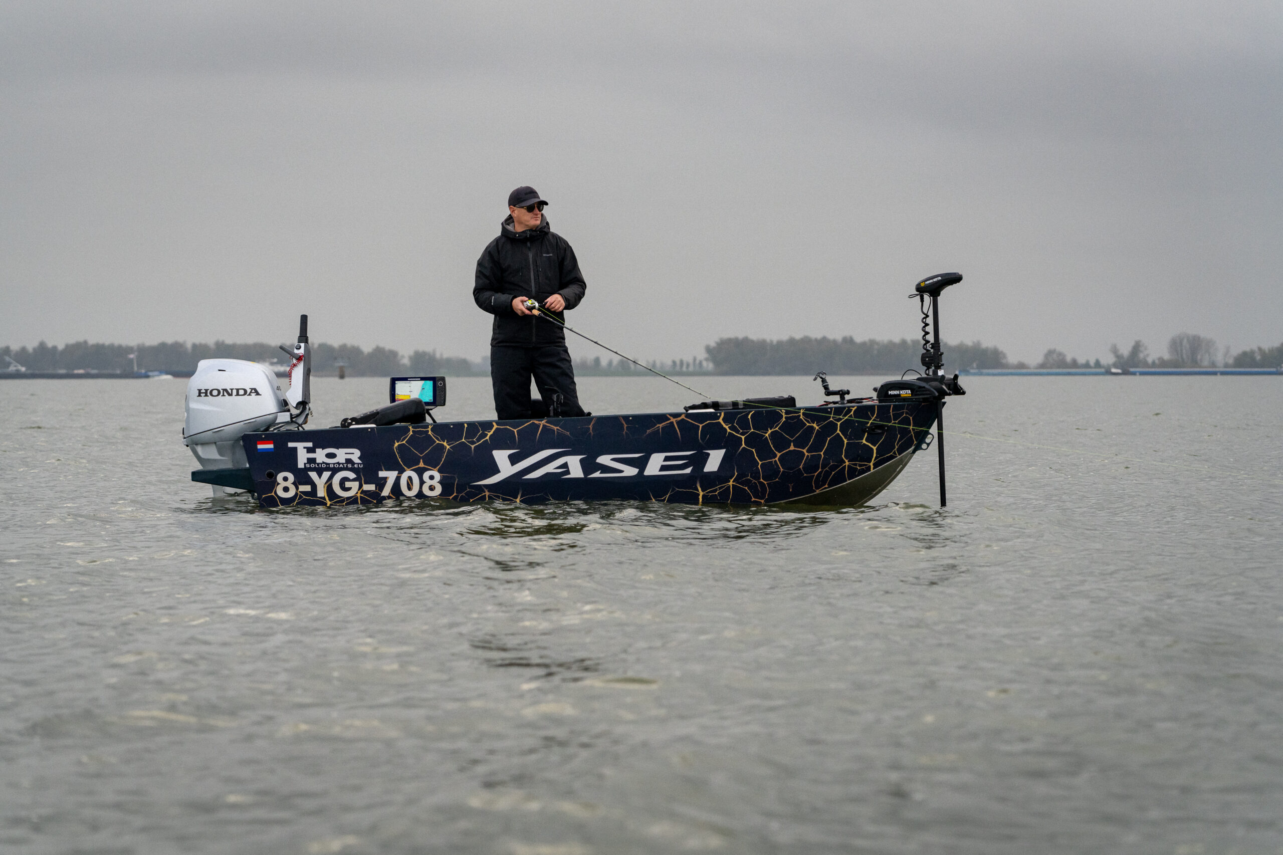 visser op vissersboot