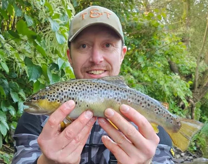 kleinere vis met stippels