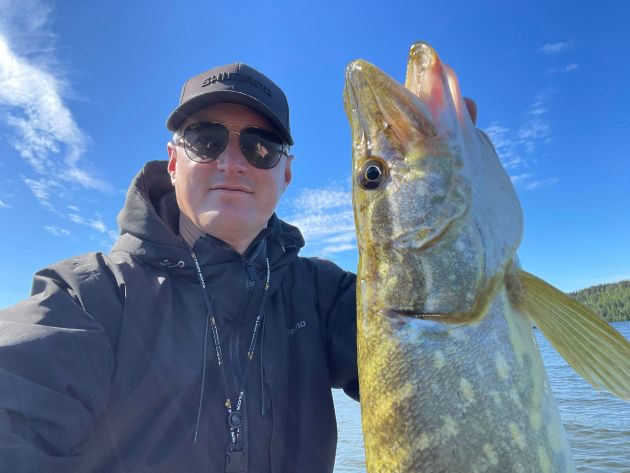 Cris Caanen holding a Pike